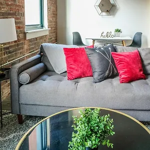 perfect-location-2br-suite-minutes-to-the-arch.saint-louishotels.com/